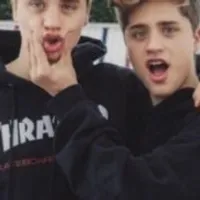 Grupo de Whatsapp: 𝗙𝗜𝗚𝗨𝗥𝗜𝗡𝗛𝗔𝗦 ᵍᵃʸ²