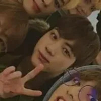 Grupo de WhatsApp: K-pop universe 🪐